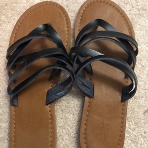NWOT Universal Thread Sandals